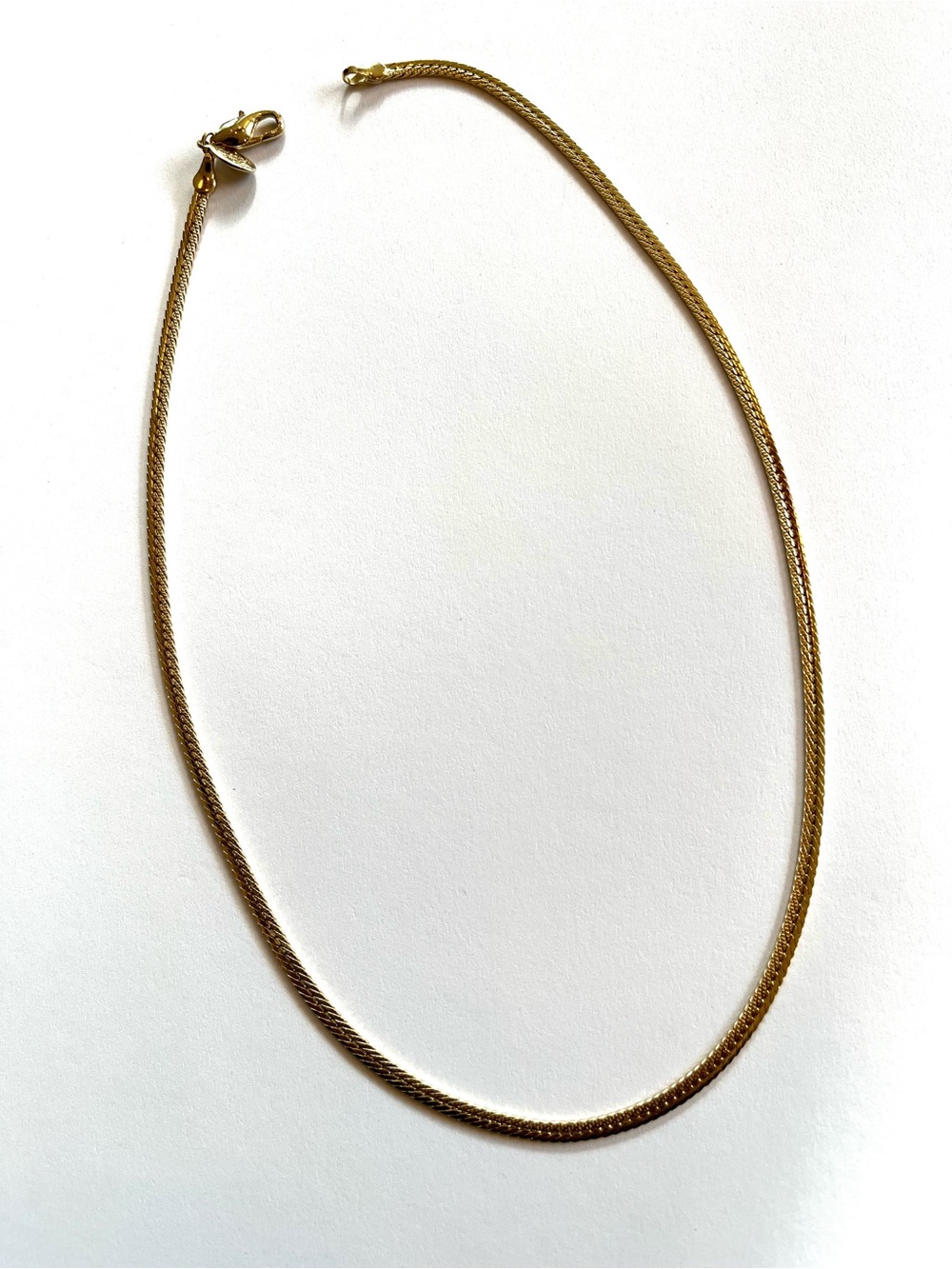 Beautiful 18” Goldtone Necklace